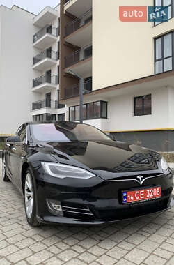 Лифтбек Tesla Model S 2019 в Львове