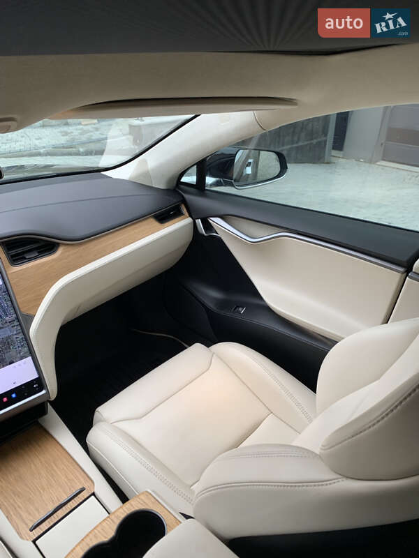 Ліфтбек Tesla Model S 2019 в Львові