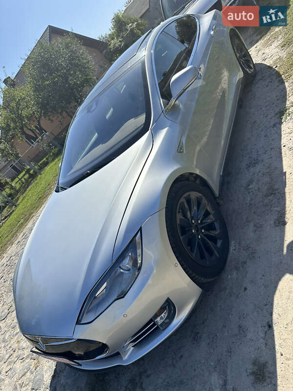 Ліфтбек Tesla Model S 2016 в Володимирі