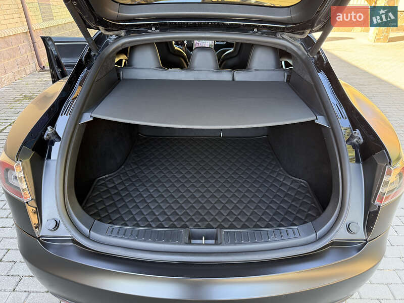 Лифтбек Tesla Model S 2015 в Днепре
