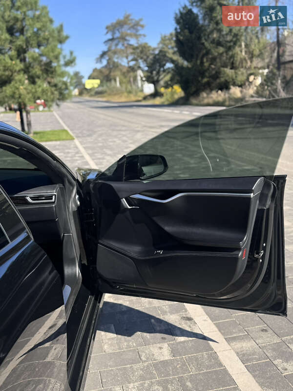 Лифтбек Tesla Model S 2016 в Ужгороде