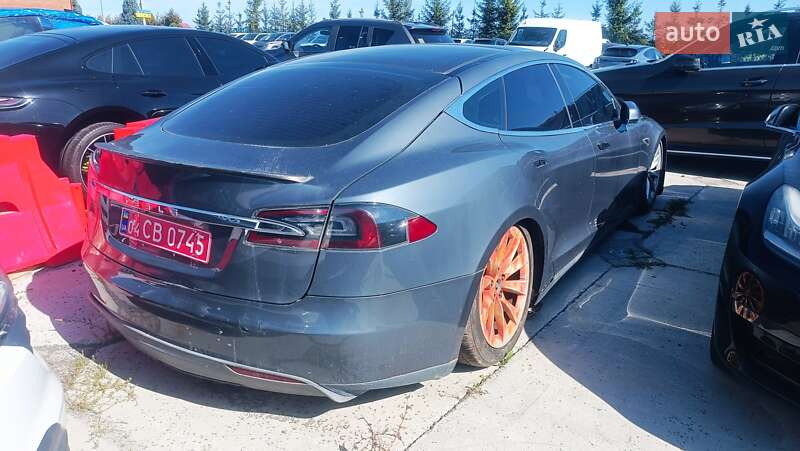 Ліфтбек Tesla Model S 2013 в Львові