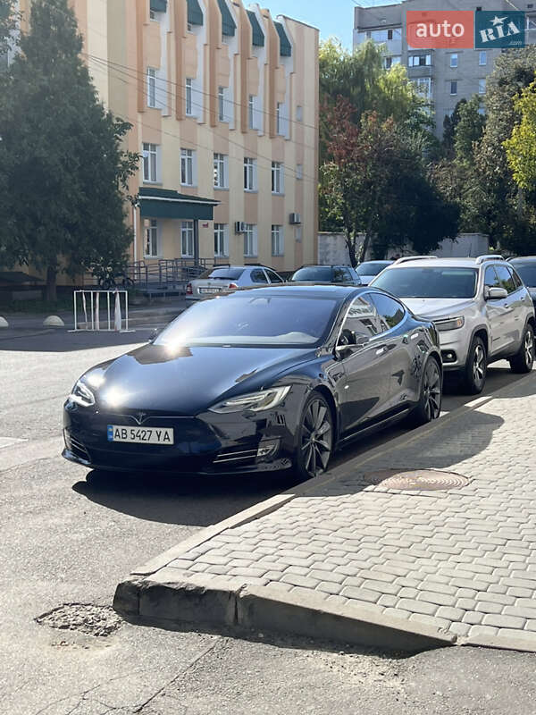 Лифтбек Tesla Model S 2018 в Виннице