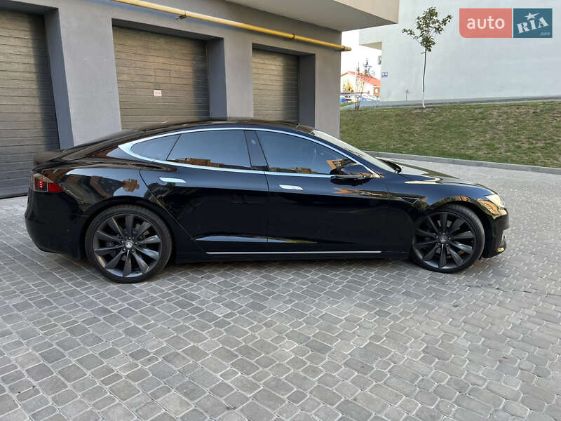 Лифтбек Tesla Model S 2018 в Виннице