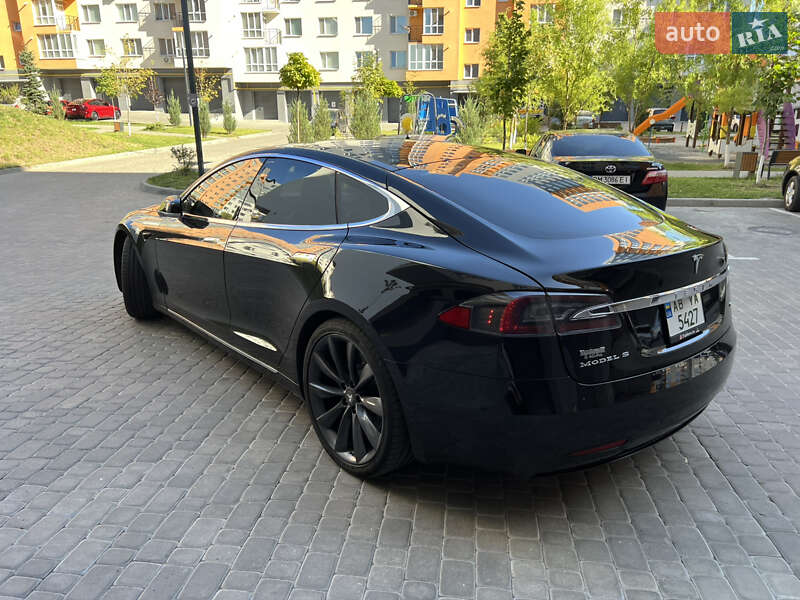 Лифтбек Tesla Model S 2018 в Виннице