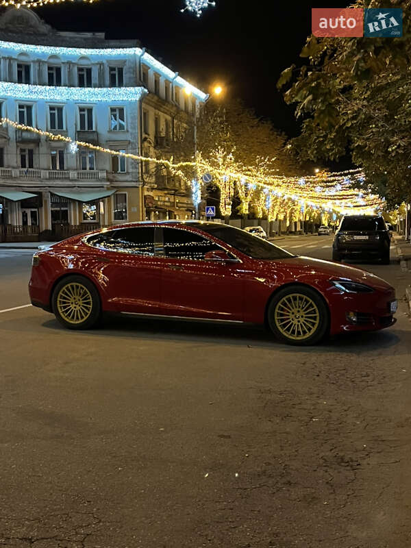 Tesla Model S 2015