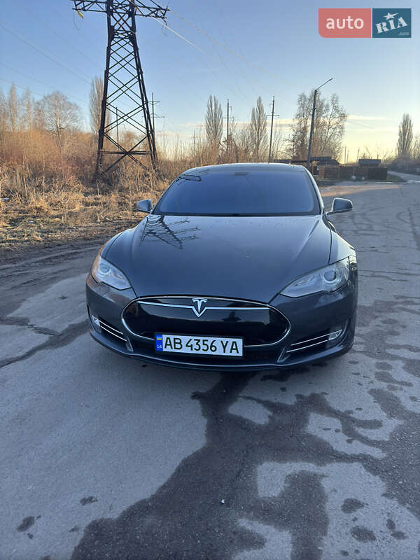 Лифтбек Tesla Model S 2014 в 