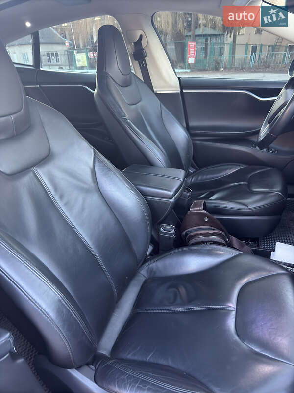 Лифтбек Tesla Model S 2014 в Львове
