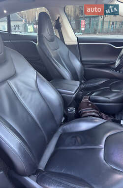 Лифтбек Tesla Model S 2014 в 