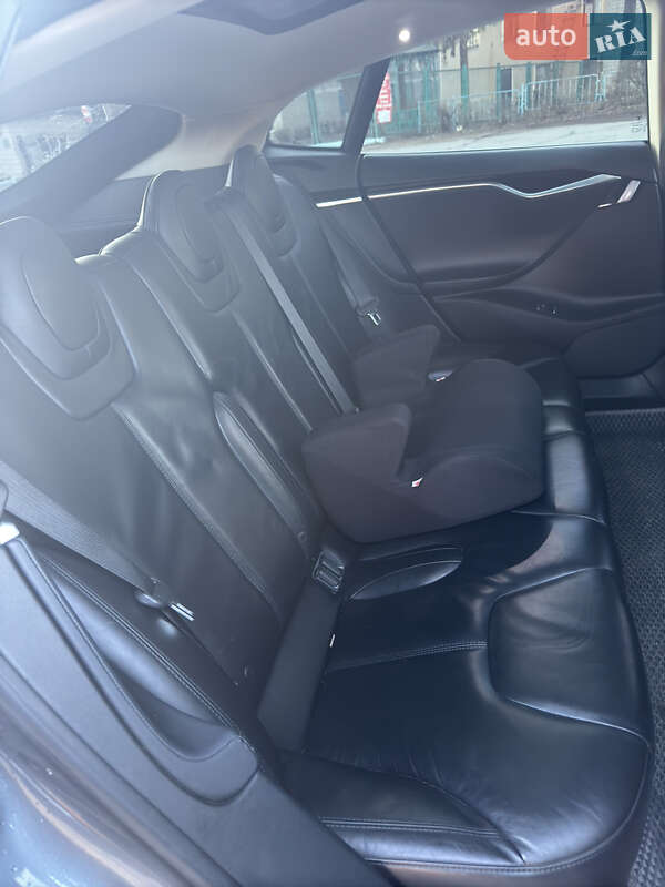 Лифтбек Tesla Model S 2014 в Львове