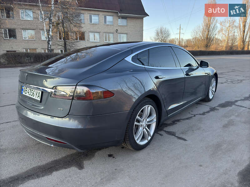Лифтбек Tesla Model S 2014 в Львове