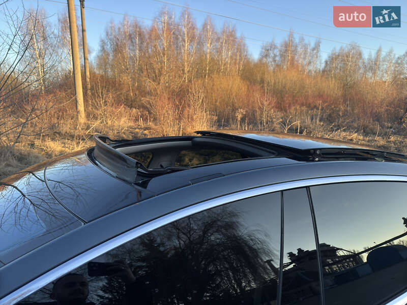 Лифтбек Tesla Model S 2014 в Львове