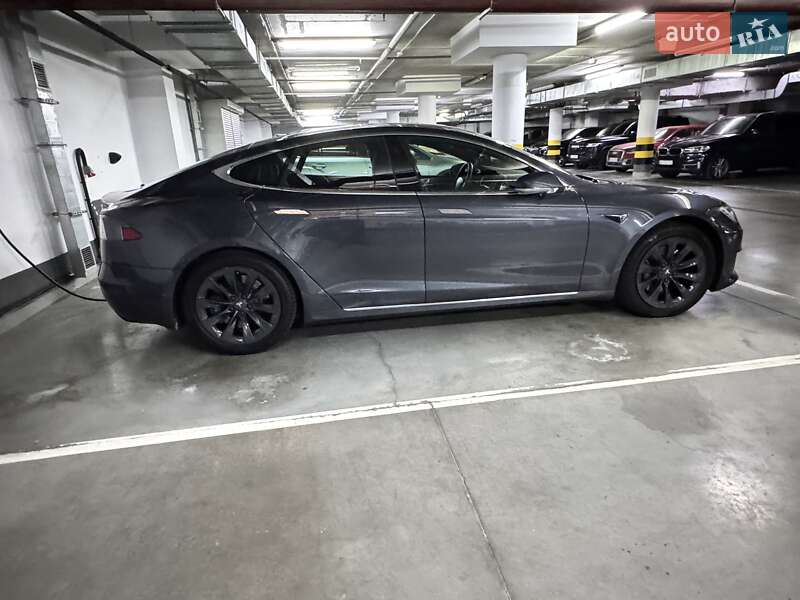 Ліфтбек Tesla Model S 2018 в Києві