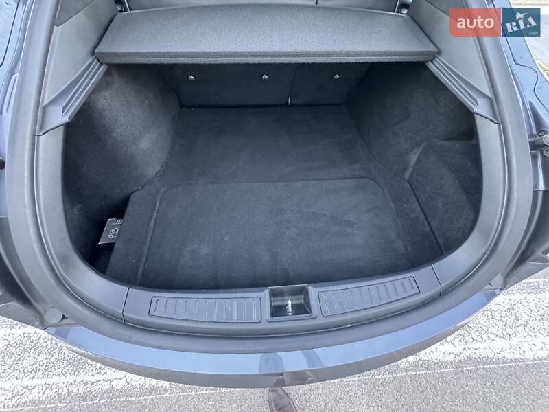 Ліфтбек Tesla Model S 2018 в Києві