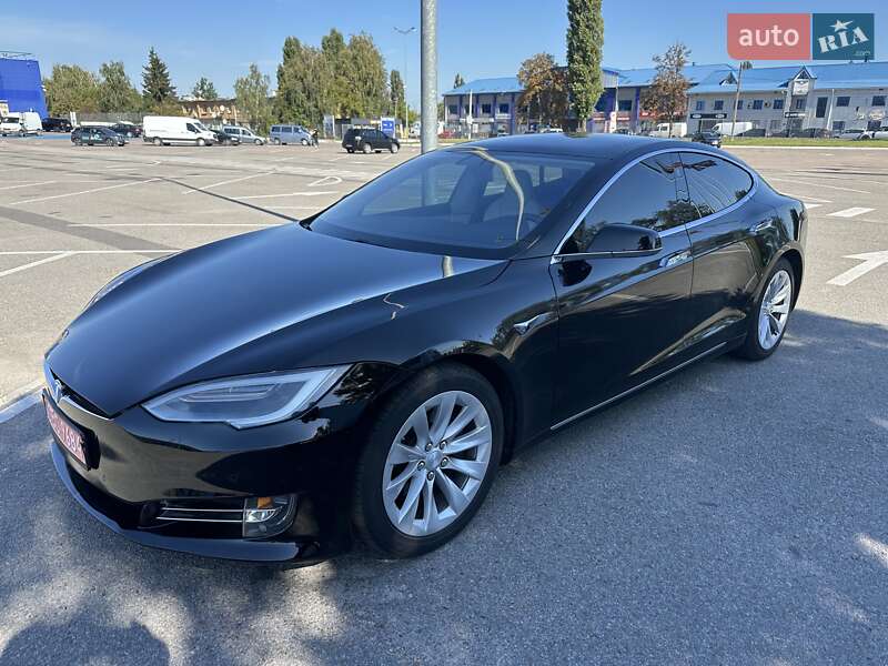 Лифтбек Tesla Model S 2017 в 