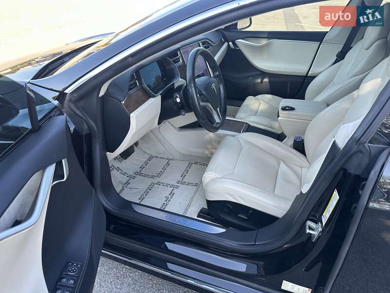 Лифтбек Tesla Model S 2017 в Житомире