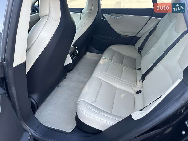 Лифтбек Tesla Model S 2017 в Житомире