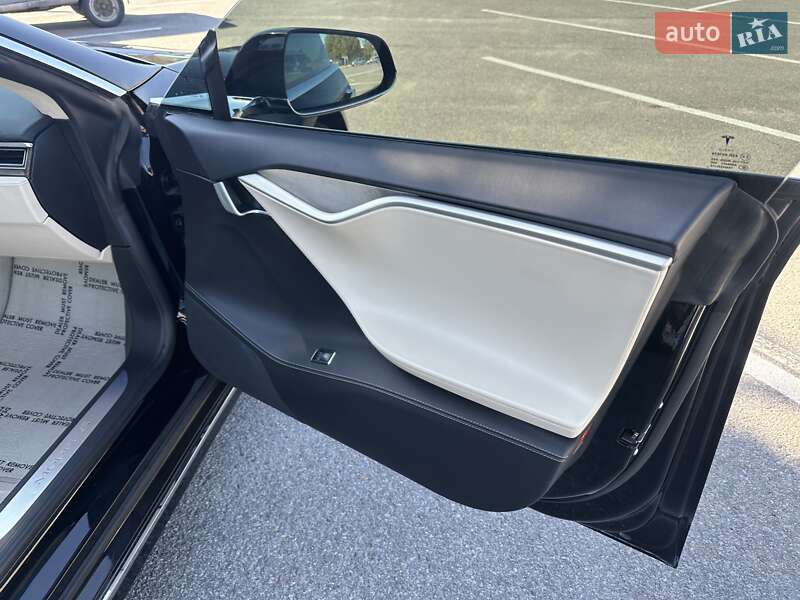 Лифтбек Tesla Model S 2017 в Житомире