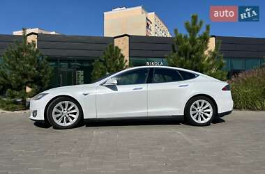 Лифтбек Tesla Model S 2016 в 