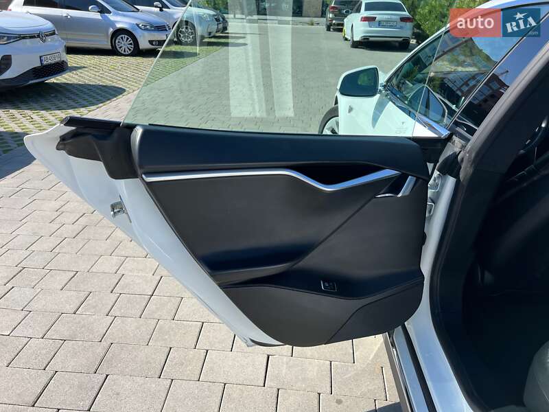 Лифтбек Tesla Model S 2016 в Хмельницком фото 14 Лифтбек Tesla Model S 2016 в Хмельницком