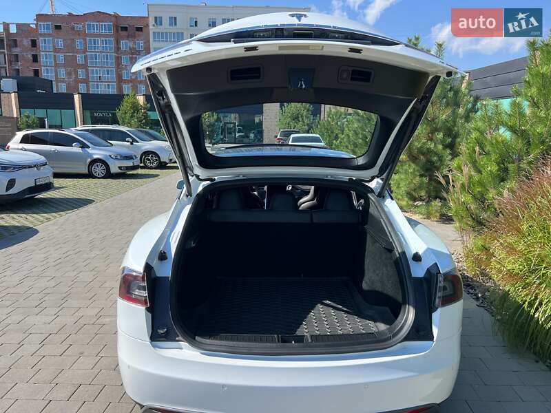 Лифтбек Tesla Model S 2016 в Хмельницком фото 15 Лифтбек Tesla Model S 2016 в Хмельницком