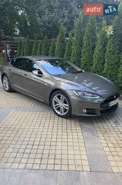 Лифтбек Tesla Model S 2015 в Киеве