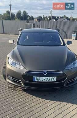 Лифтбек Tesla Model S 2015 в 