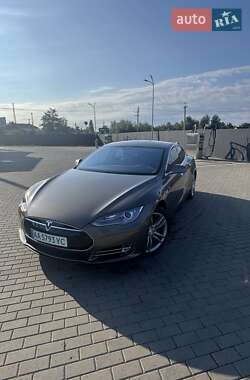 Лифтбек Tesla Model S 2015 в 