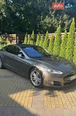 Лифтбек Tesla Model S 2015 в 