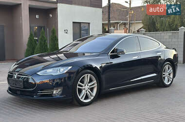 Лифтбек Tesla Model S 2015 в 