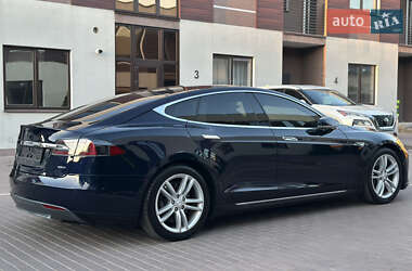 Лифтбек Tesla Model S 2015 в 