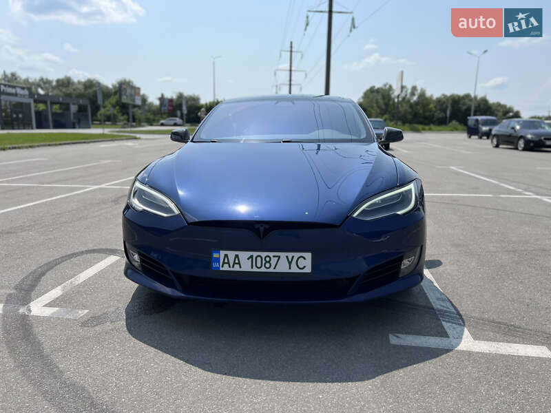 Лифтбек Tesla Model S 2019 в Киеве