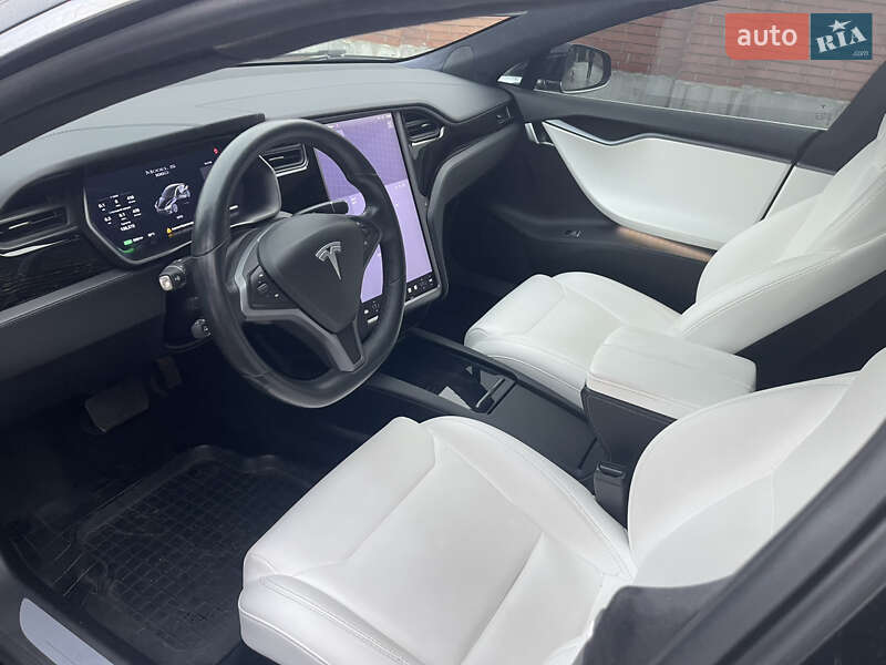 Лифтбек Tesla Model S 2018 в Львове