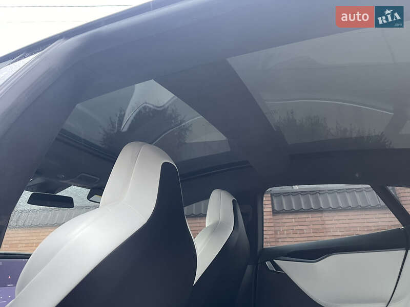 Лифтбек Tesla Model S 2018 в Львове