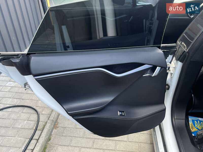Ліфтбек Tesla Model S 2018 в Києві