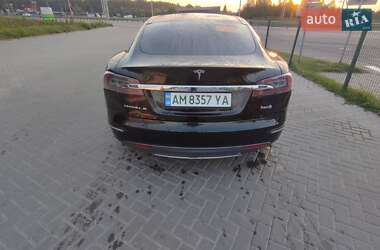 Лифтбек Tesla Model S 2013 в 