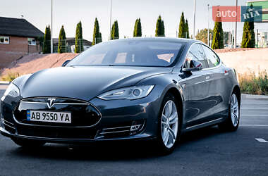 Лифтбек Tesla Model S 2015 в Виннице