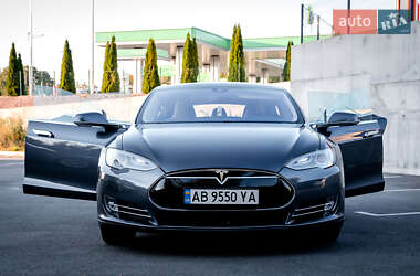 Лифтбек Tesla Model S 2015 в Виннице