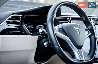 Лифтбек Tesla Model S 2015 в Виннице