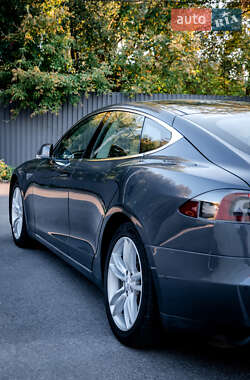 Лифтбек Tesla Model S 2015 в 
