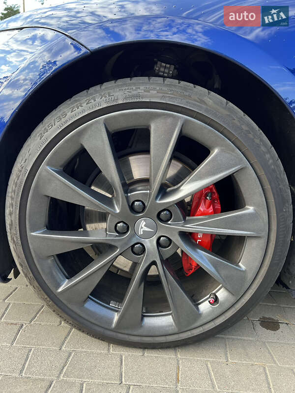 Лифтбек Tesla Model S 2019 в Киеве