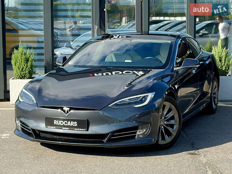Ліфтбек Tesla Model S 2018 в Кременчуці