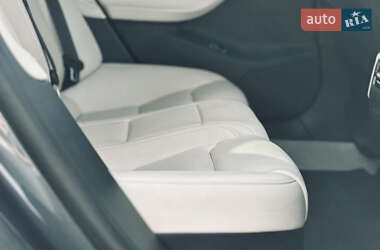 Лифтбек Tesla Model S 2018 в 