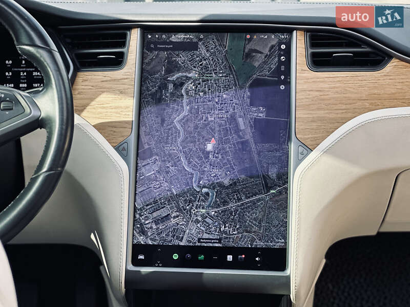 Ліфтбек Tesla Model S 2018 в Кременчуці