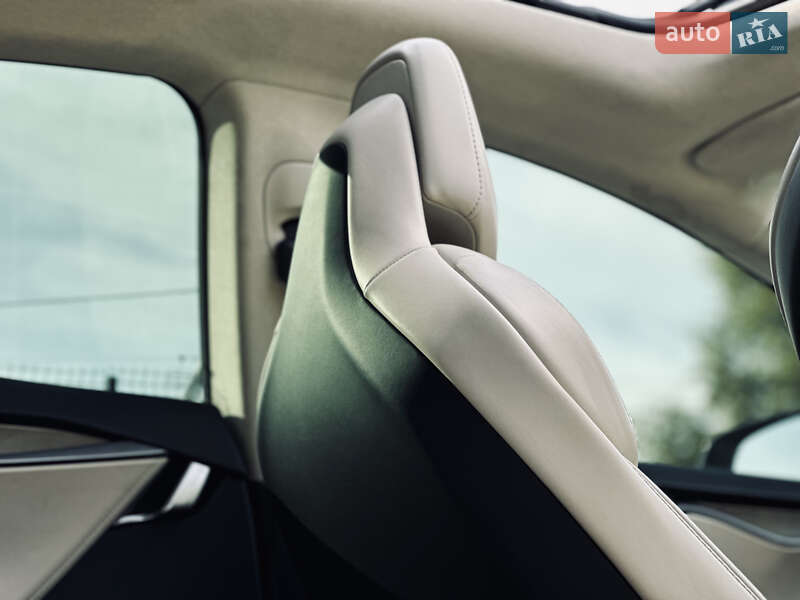 Ліфтбек Tesla Model S 2018 в Кременчуці