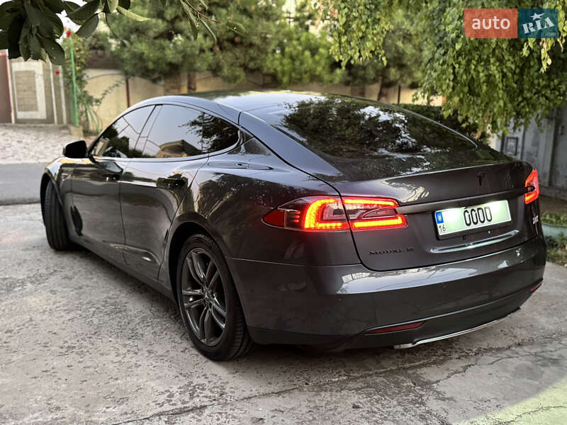 Ліфтбек Tesla Model S 2015 в Одесі