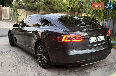 Ліфтбек Tesla Model S 2015 в 