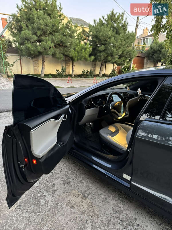 Ліфтбек Tesla Model S 2015 в Одесі
