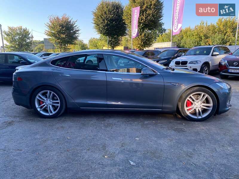 Ліфтбек Tesla Model S 2014 в Вінниці