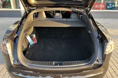 Лифтбек Tesla Model S 2016 в 
